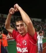 din kte se pare sunteti foarte n`as da sa fiu in locul tau.cel mai tare ji frumos fotbalist din